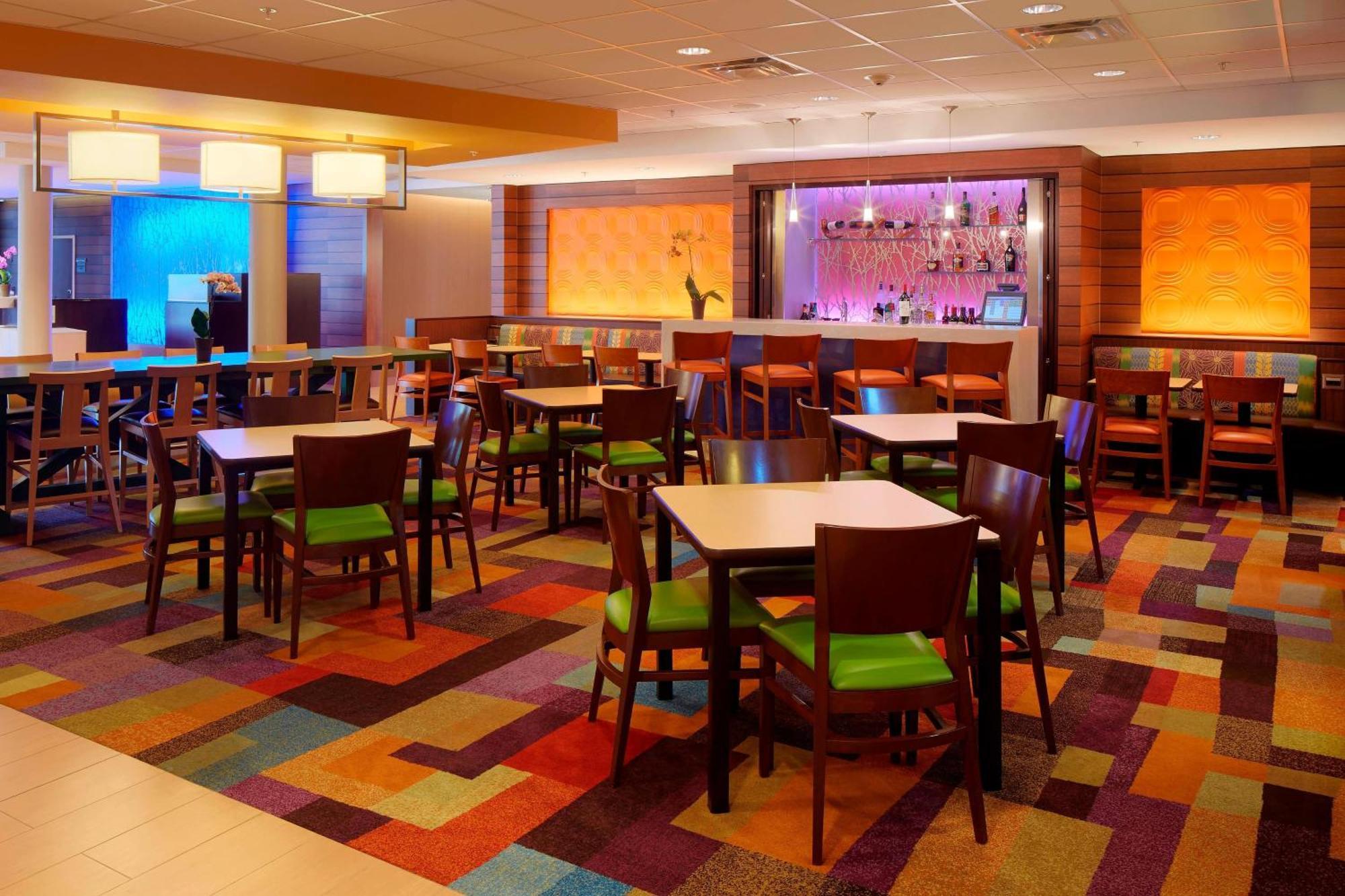 Fairfield Inn & Suites By Marriott Springfield Northampton/Amherst Zewnętrze zdjęcie